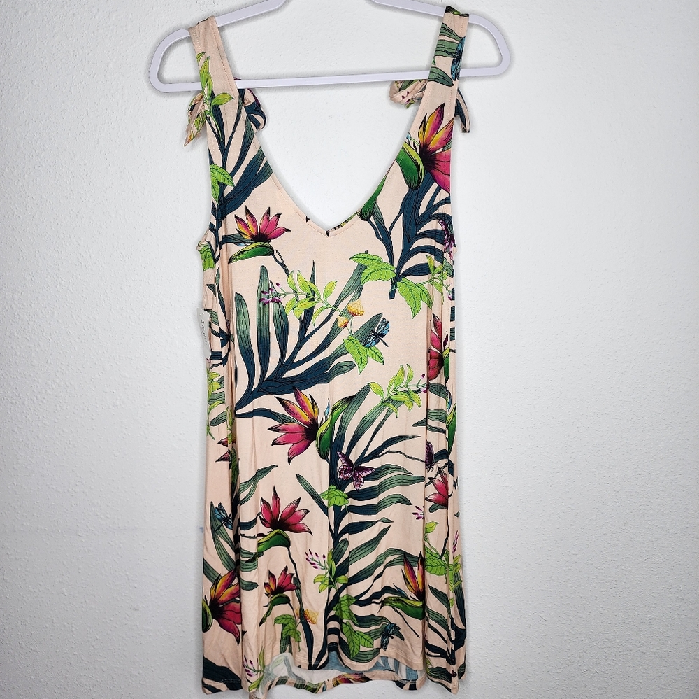 Small, BUT fits like a MEDIUM - Soma Tropical Floral Tie-Shoulder Nightgown - Picture 4 of 10